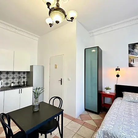 7-7-6 Iii Apartamento